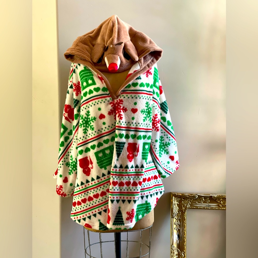 Worn once Rudolph Poncho One Size